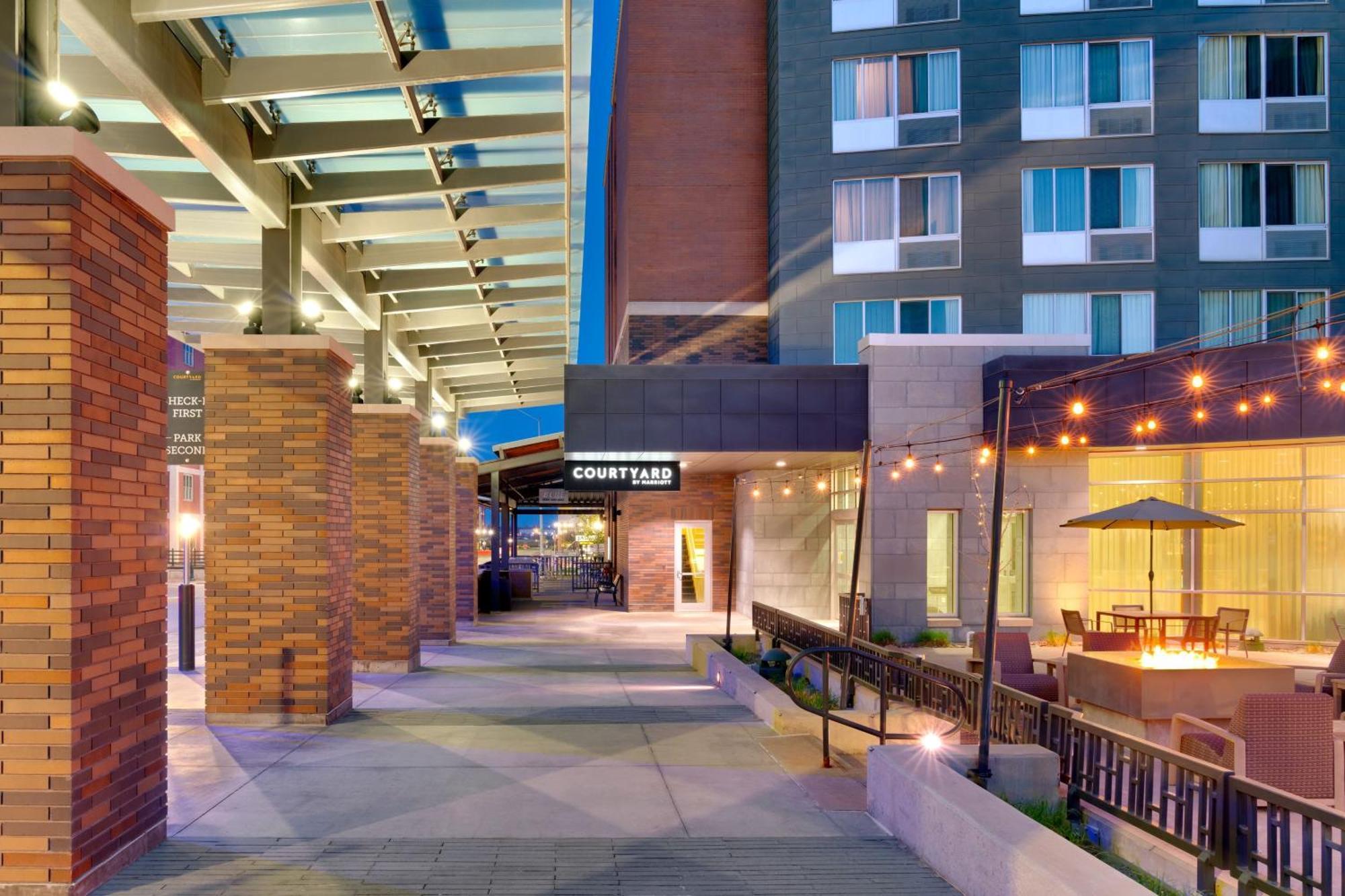 Hotel Courtyard Lincoln Downtown Exterior foto